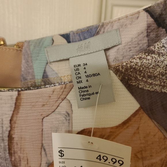 Colorful Patterned Fitted Dress - Picture 8 of 15